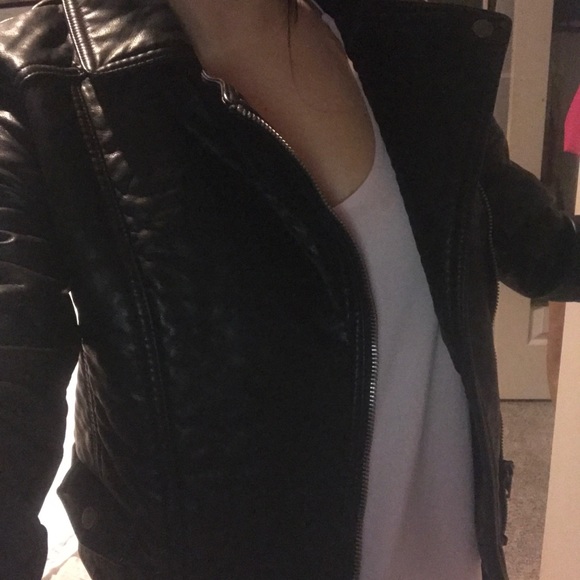 BLACK LEATHER JACKET - Picture 2 of 3