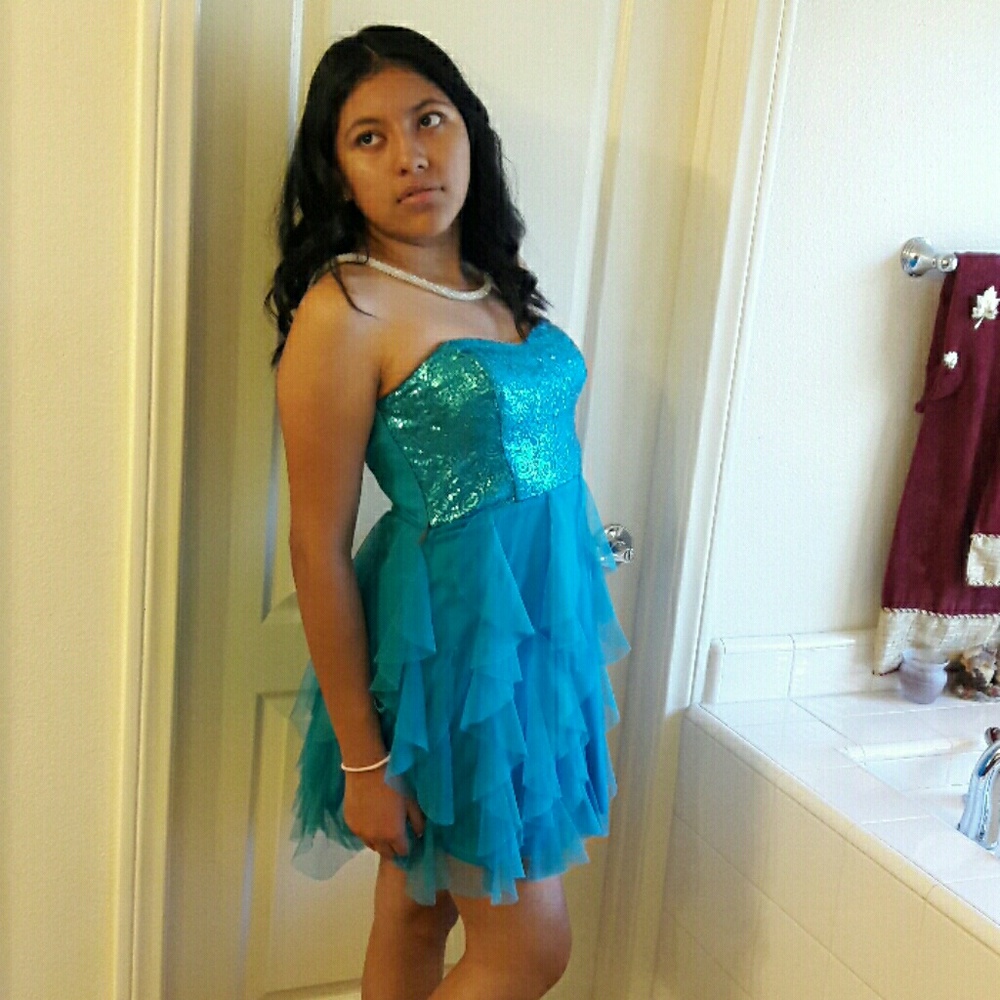 Dress - Picture 3 of 6