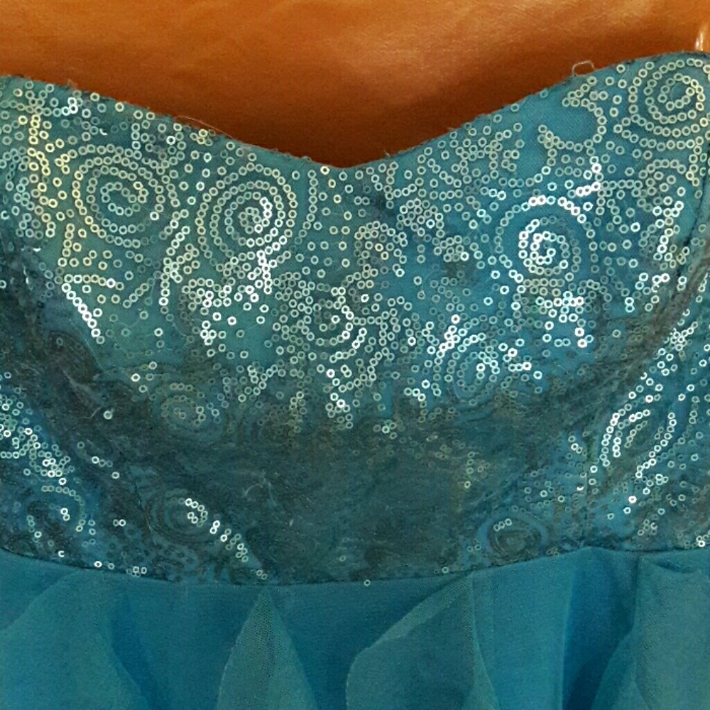 Dress - Picture 2 of 6