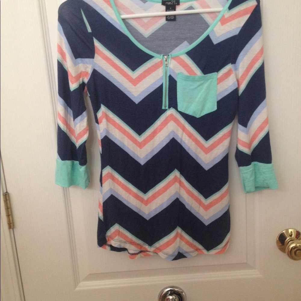 Stripped comfy Rue 21 tee!!