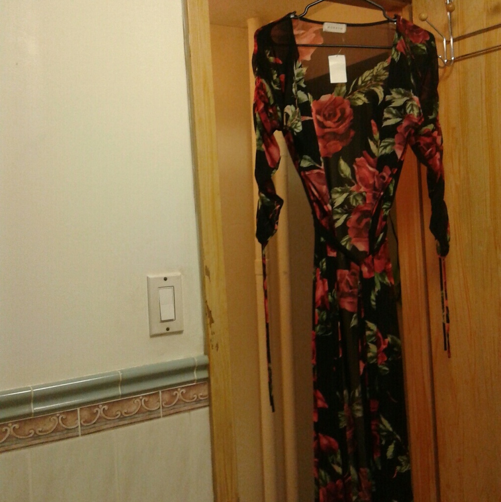 Belted Roseprint Duster - Picture 2 of 8