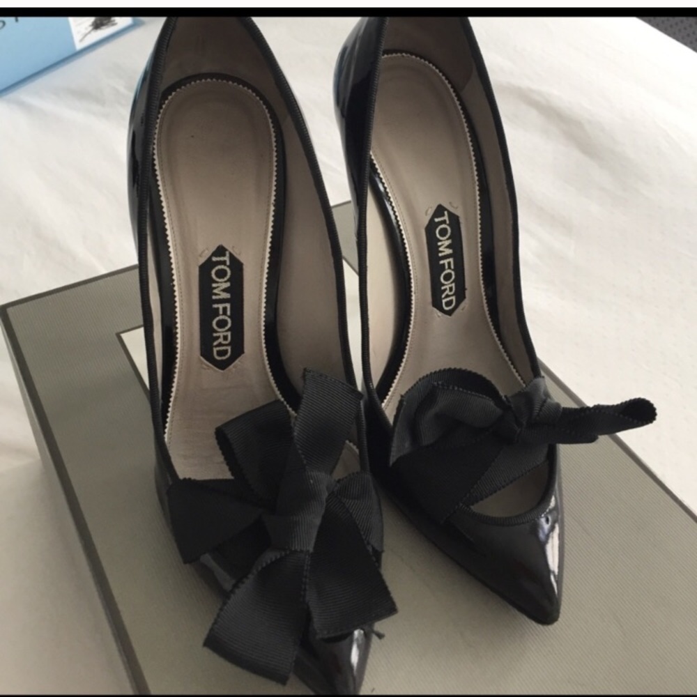 Tom ford black patent leather size 38 w bow