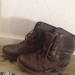 Rock and candy brown leather boots!