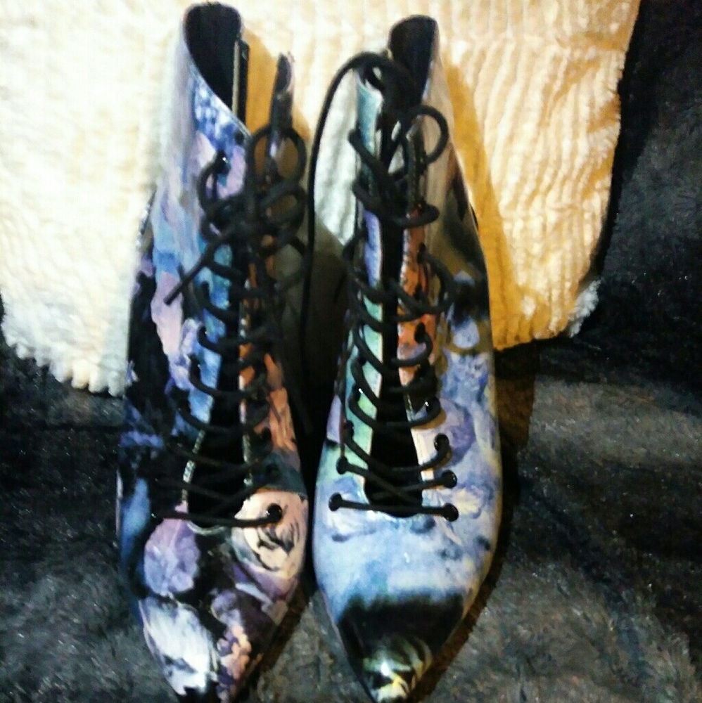 Steve madden lace up booties