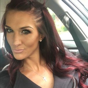 Meet your Posher, Becca