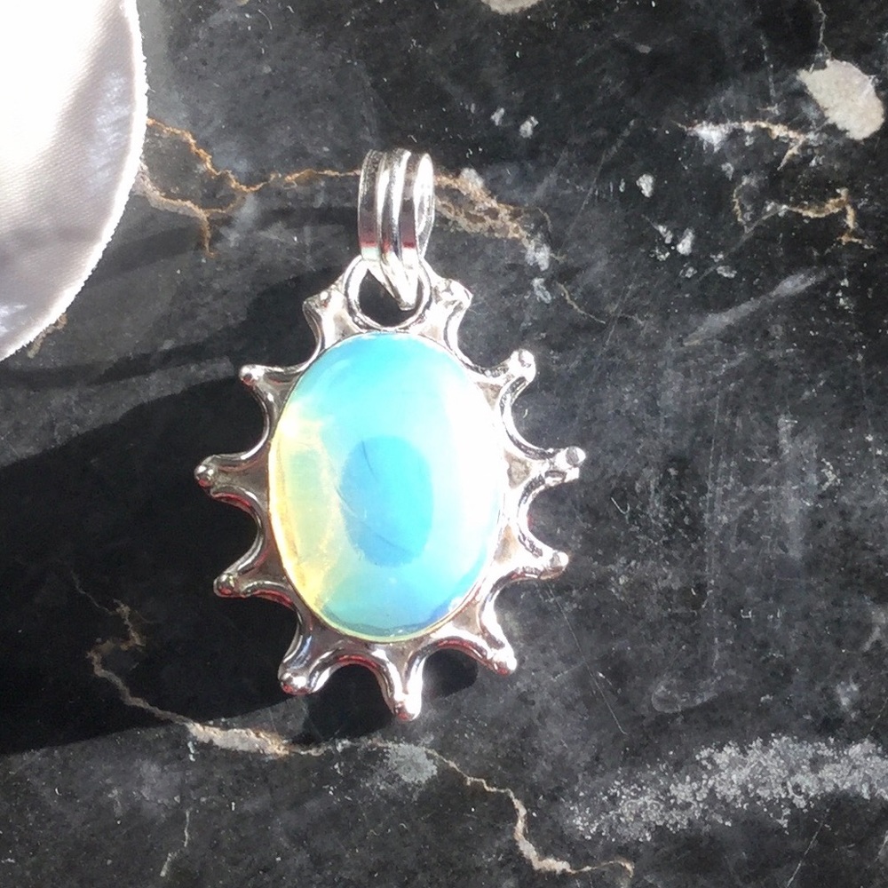 ⚜️Opalite Pendant Slide⚜️