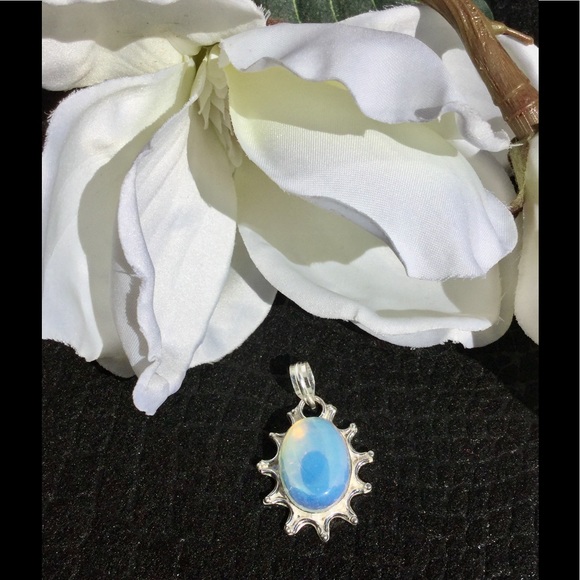 ⚜️Opalite Pendant Slide⚜️ - Picture 2 of 5