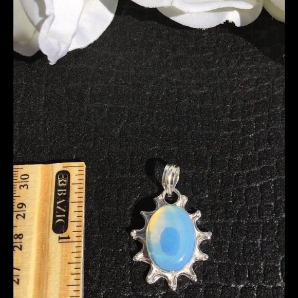 ⚜️Opalite Pendant Slide⚜️ - Picture 3 of 5