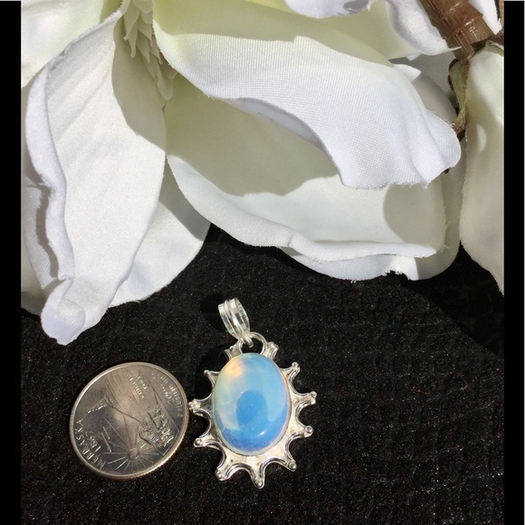 ⚜️Opalite Pendant Slide⚜️ - Picture 5 of 5