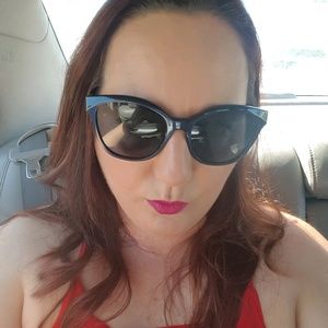 Meet your Posher, Alejandra