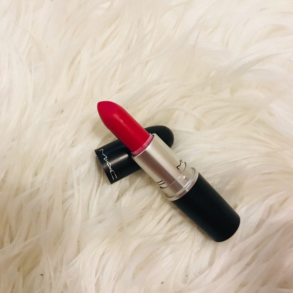 MAC DIVA-ISH A15 lipstick