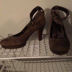 SOFFT taupe platform heel w/ Ankle strap size 9 m