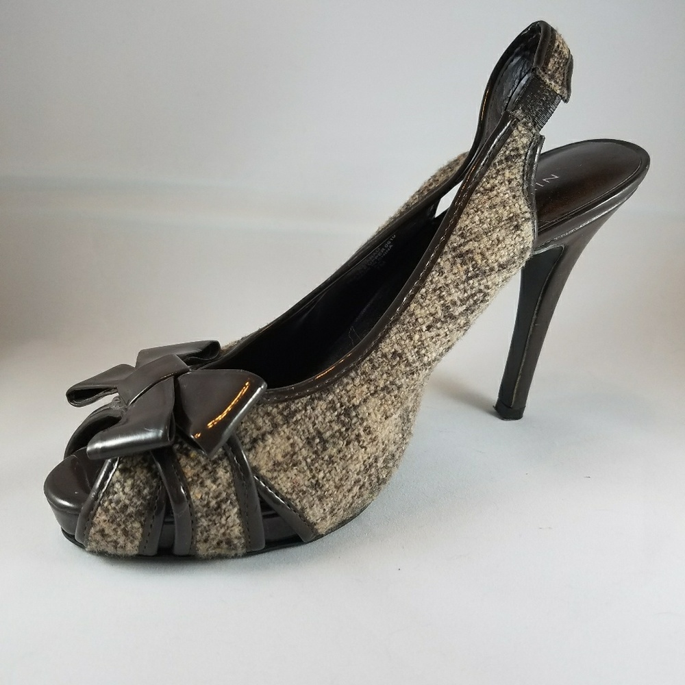 Fun open toe bow heels