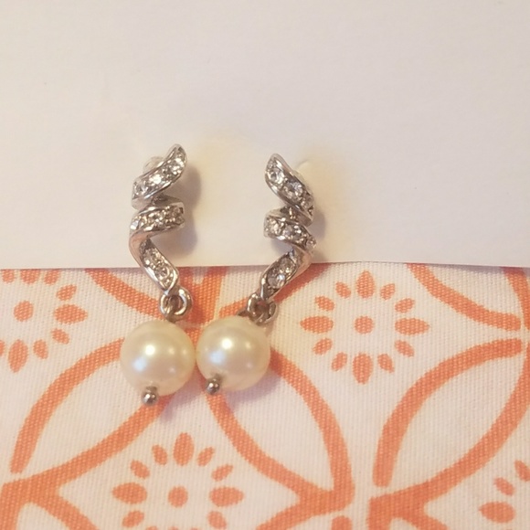 Choker Style Pearl Necklace w/ Earrings - Picture 3 of 4