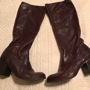Frye Lucinda Perf Slouch. Size 8.5