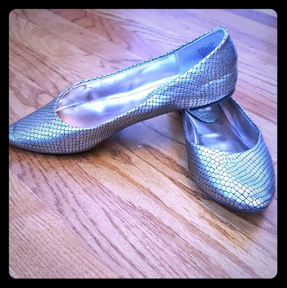 Steve Madden metallic flats