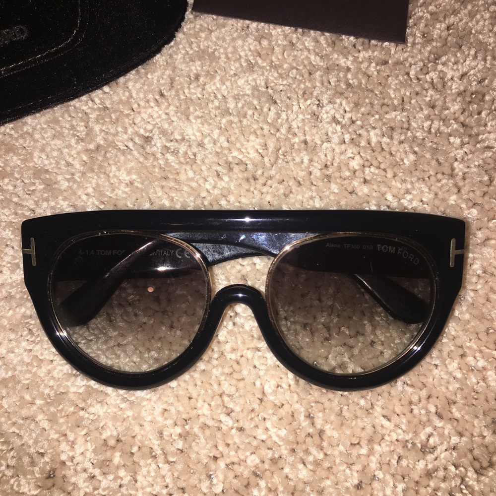 🚫SOLD🚫 AUTHENTIC Tom Ford Shades - Picture 4 of 7