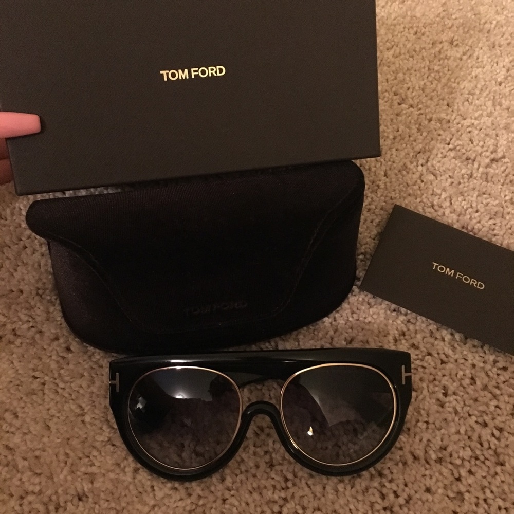 🚫SOLD🚫 AUTHENTIC Tom Ford Shades - Picture 5 of 7