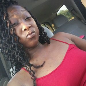 Meet your Posher, Ebony