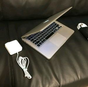 Apple MacBook Pro 13 Laptop