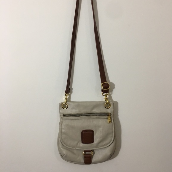 A crossbody purse - Picture 1 of 4