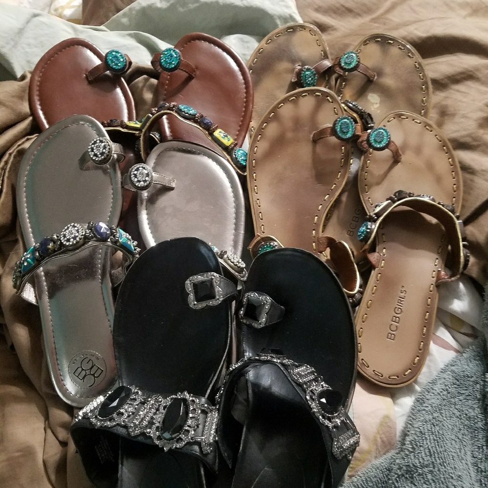 Toe ring shoes