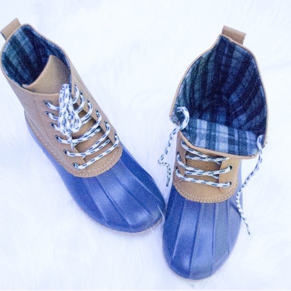 Shoes - ❗️LAST PAIR❗️Duck Boots-Matte Navy Size 8
