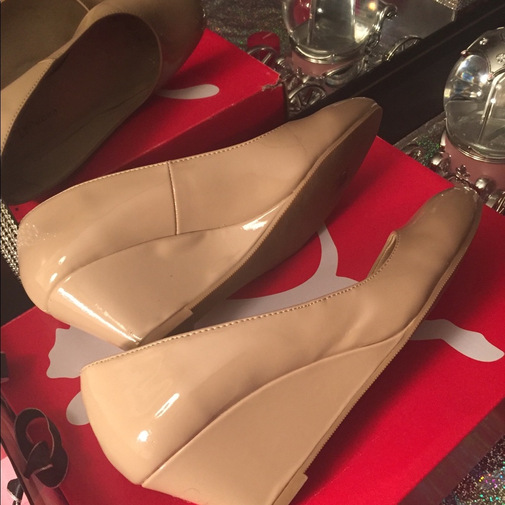 Nude pumps