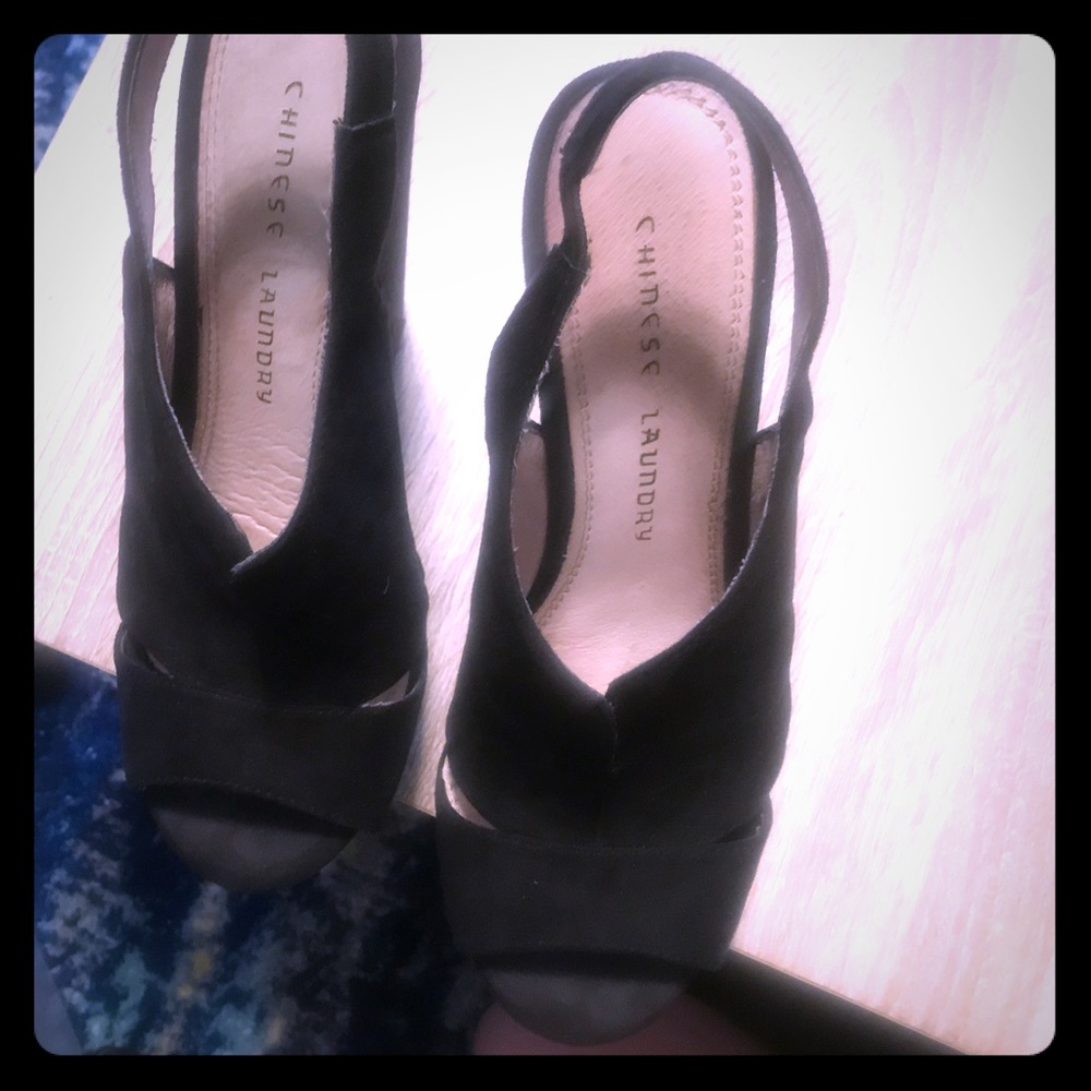 Chinese Laundry peep toe wedge 👠