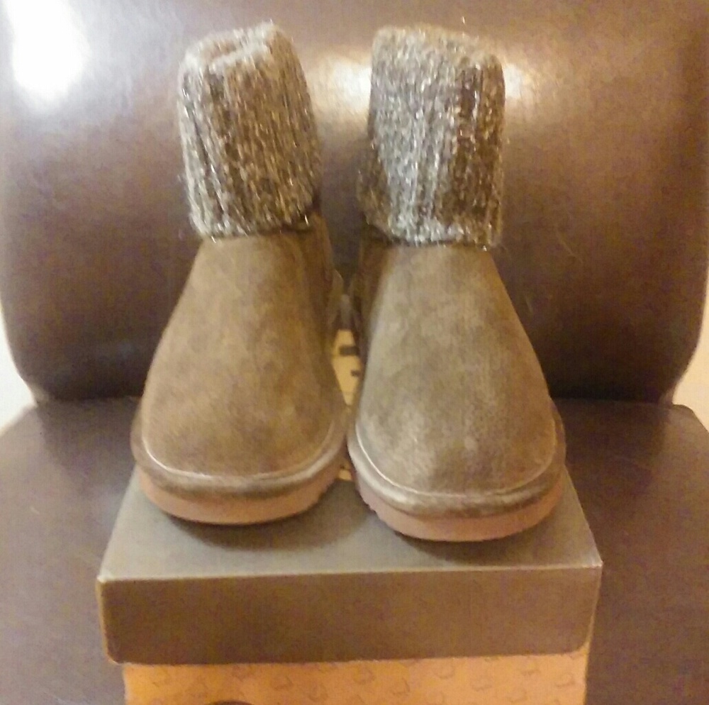 Lamo Suede Boots ( runs small )