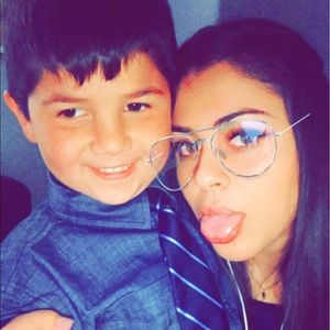 Meet your Posher, Yesenia