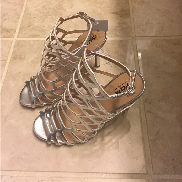 Mossimo - Picture 2 of 5