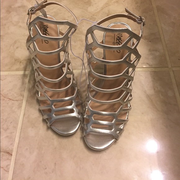 Mossimo - Picture 4 of 5