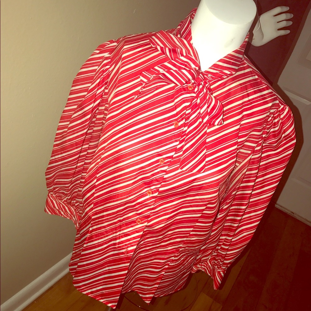 Vintage pussy bow tie shirt!