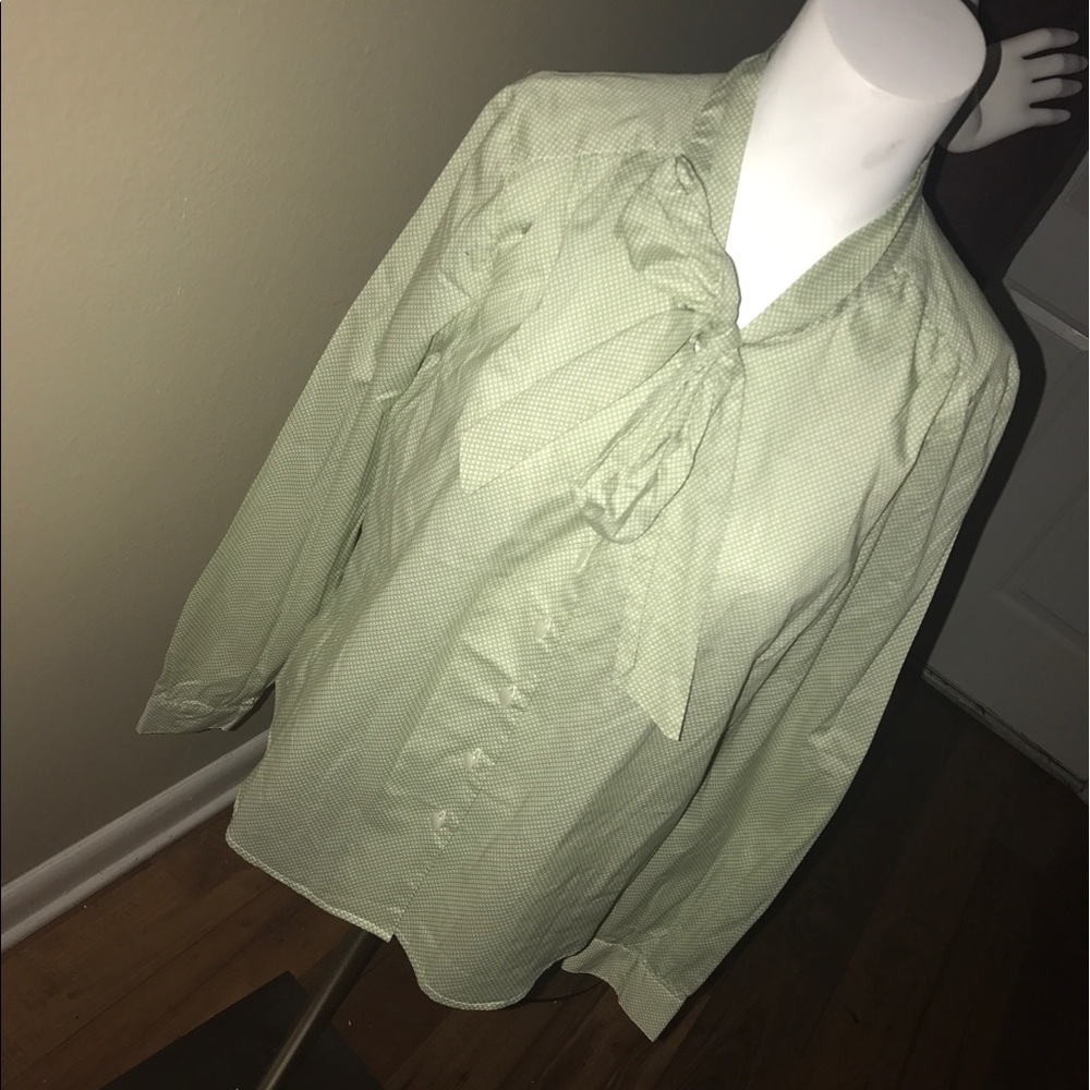 Green and white Vintage pussy bow tie shirt!