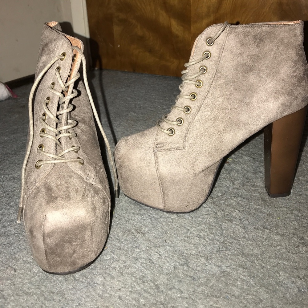 Suave taupe platforms heels