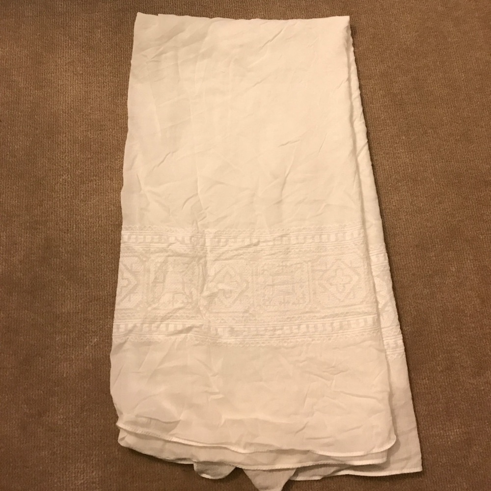 Club Monaco white embroidered scarf