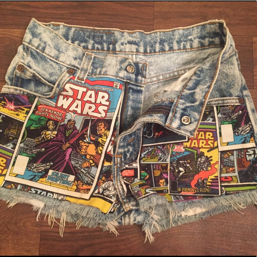 Levi’s Star Wars high waisted denim shorts size 23