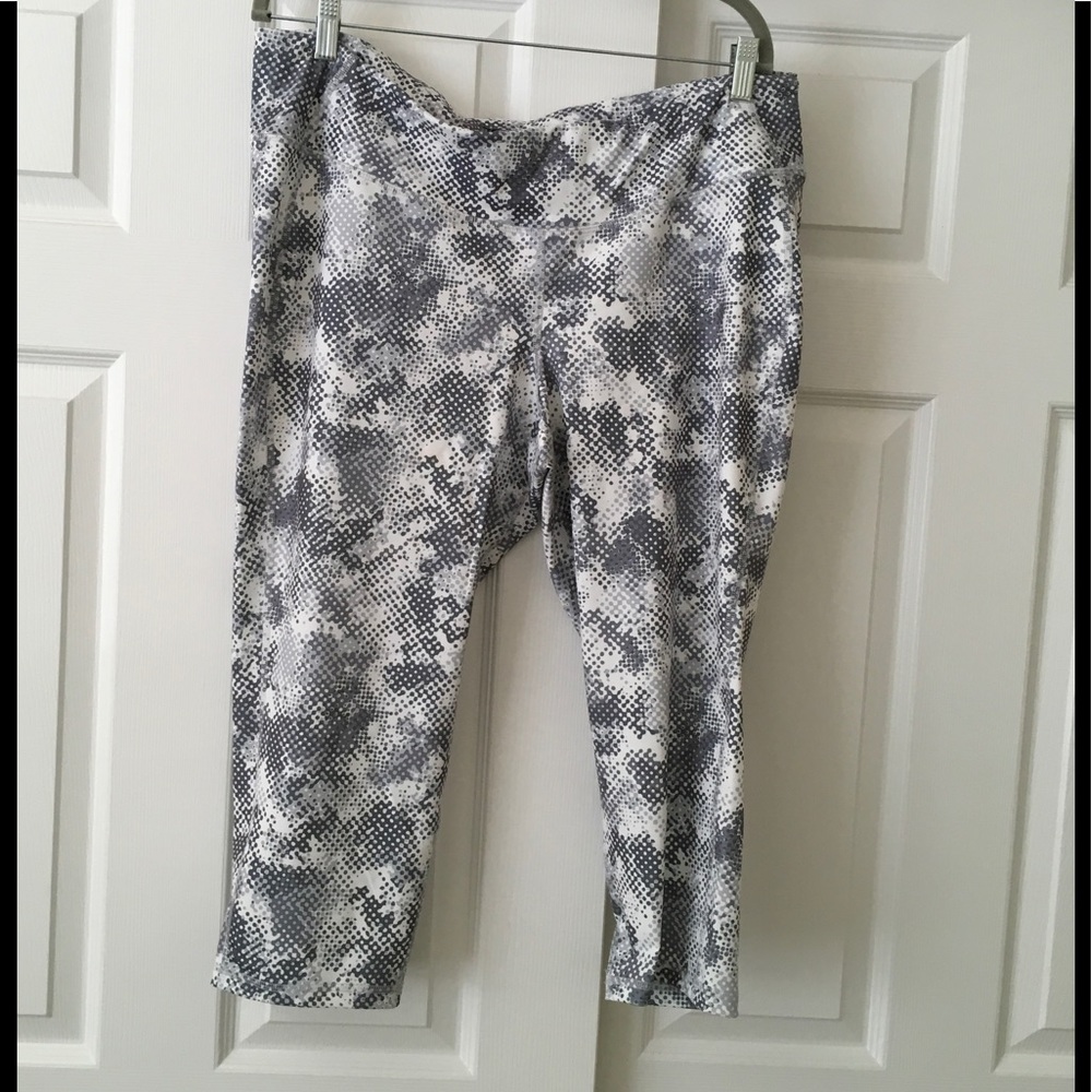 Old Navy Go-Dry Capri Workout leggings