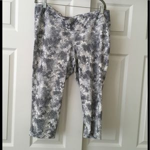 Old Navy Go-Dry Capri Workout leggings