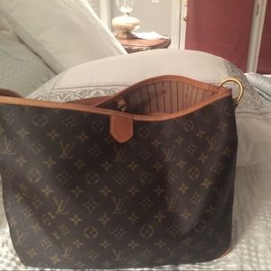 Louis Vuitton authentic delightful pm