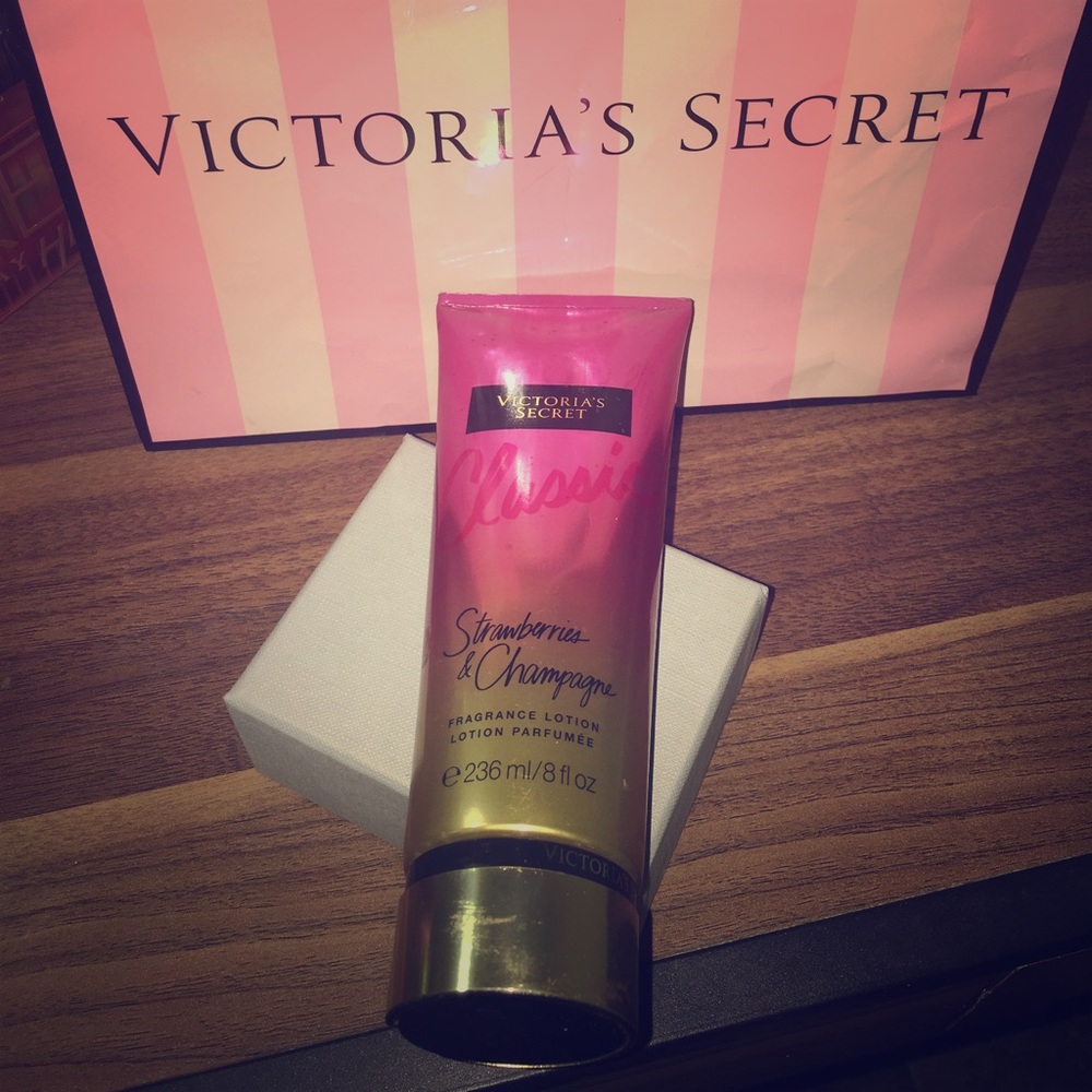 Victoria's Secret strawberriesandchampagne lotion