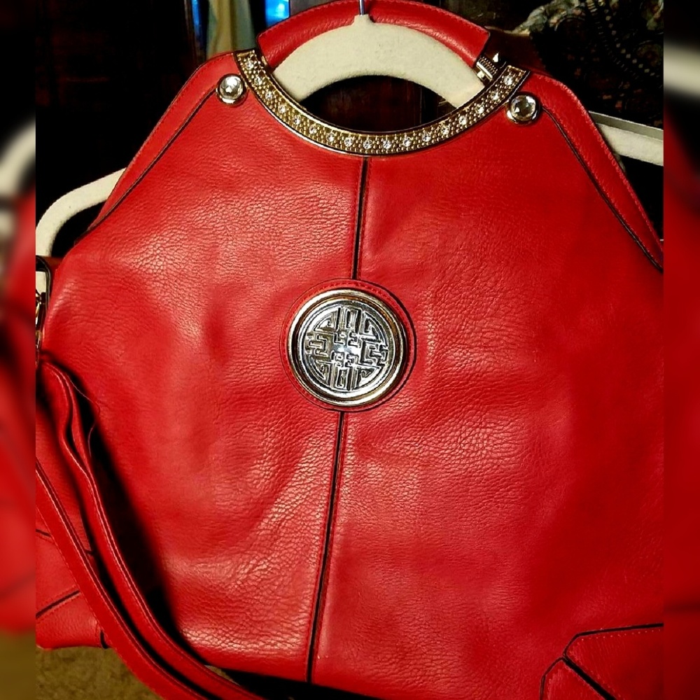 Red handbag 👜