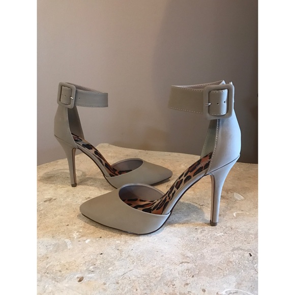 Nude point toe heel - Picture 2 of 5