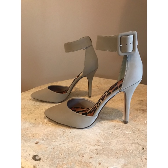 Nude point toe heel - Picture 3 of 5