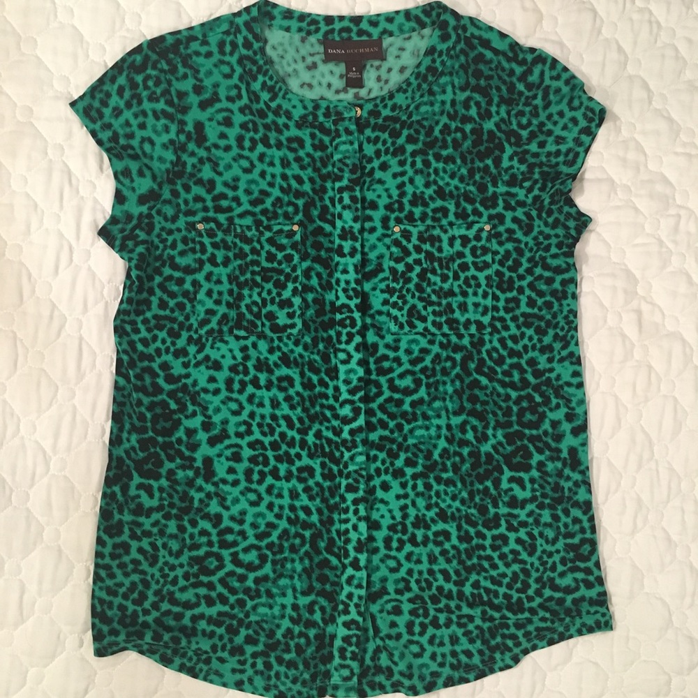 Green leopard print blouse 💚💚