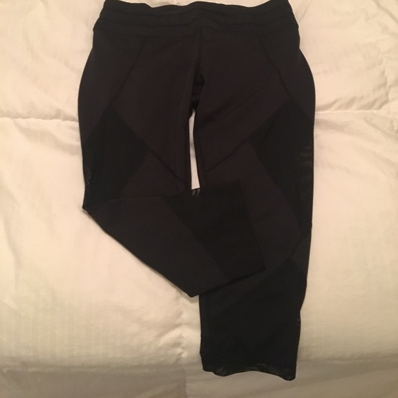 SOLD-*Athleta Mesh Sonar Capri- Large - Picture 3 of 3