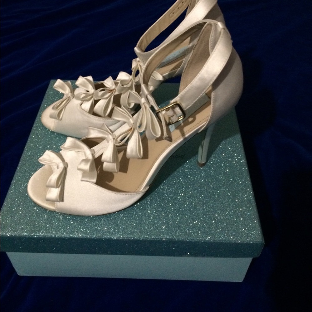 NWOT Betsey Johnson heels
