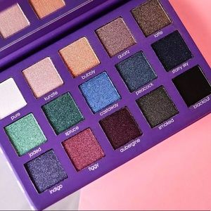 🌙⭐️Space Eyeshadow Palette🌙⭐️