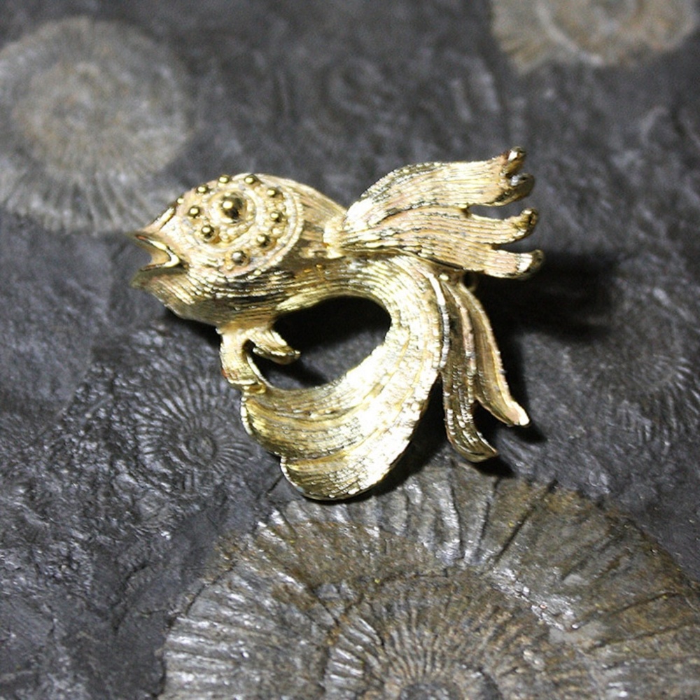 Vintage - Golf-Tone Fish Scatter brooches (You get the 2 shown with purchase) - Picture 3 of 4